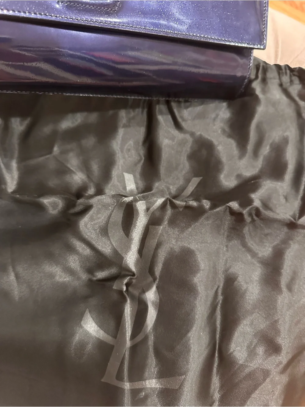 Yves Saint Laurent Shiny Navy Patent Leather YSL Clutch - Picture 4 of 5